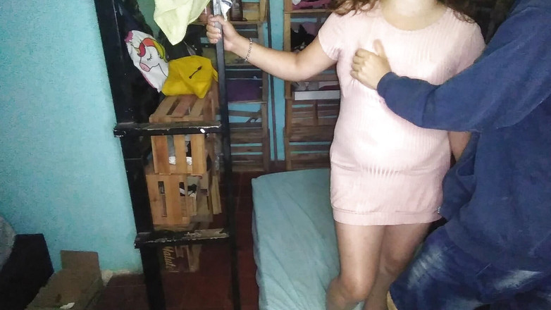 Fitcure1: Saya menyentuh teteknya, saya menarik pakaian pendeknya, bermain dan mencium...