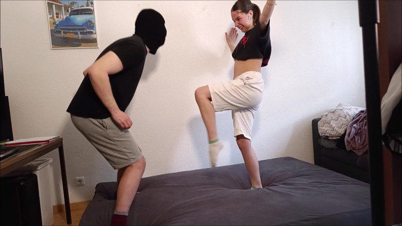 GermanBallsBusted: 20min Voller Schmerzen