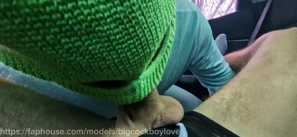 AlexGay: 콘돔 없이 택시 운전사에게 길가에서 따먹히는 섹시한 트윈크