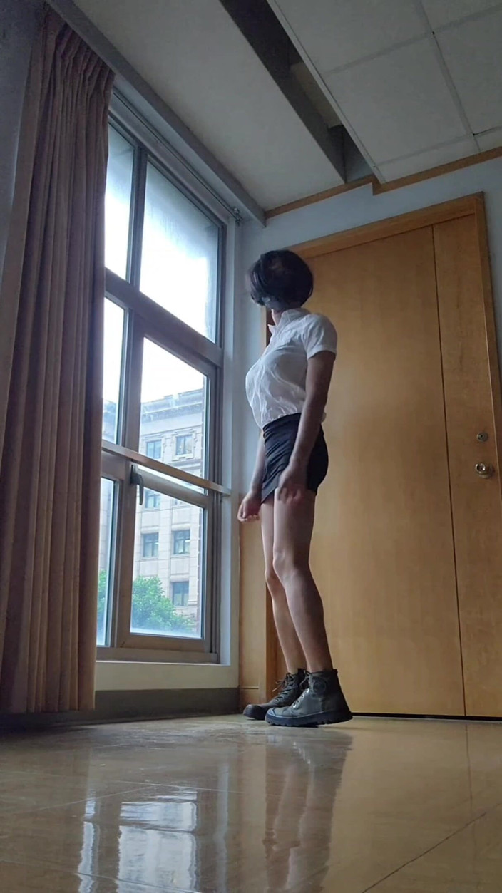 NotAFuta: Porra na sala de aula !! Exibicionista Gina goza semi nua