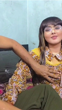 Krásná indická Bangla Sadia nové video