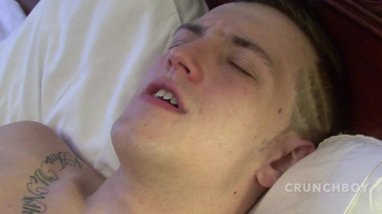 Gaybareback: 年轻的异性恋接受被一名同性恋男子