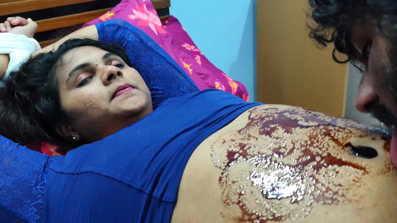 Vaigavarun45: 배꼽 구멍에서 초콜릿을 묶고 핥는 BDSM 손