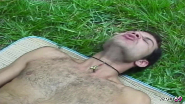 Shemale TS Collection: La trans latina magra viene inculata da ragazzi che cammina