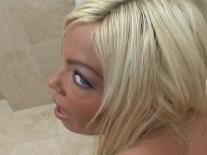 American Idol X: She suddenly needs a big hard cock!
