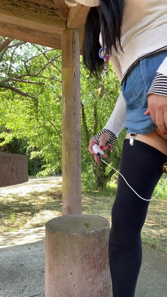 megu2002: No. 231 Early Summer Park Stroll with Exposed Pussy