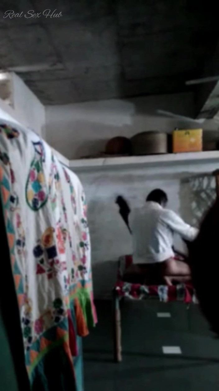 Real sex hub: 我在旅行期间在村屋里操了我的出轨继女