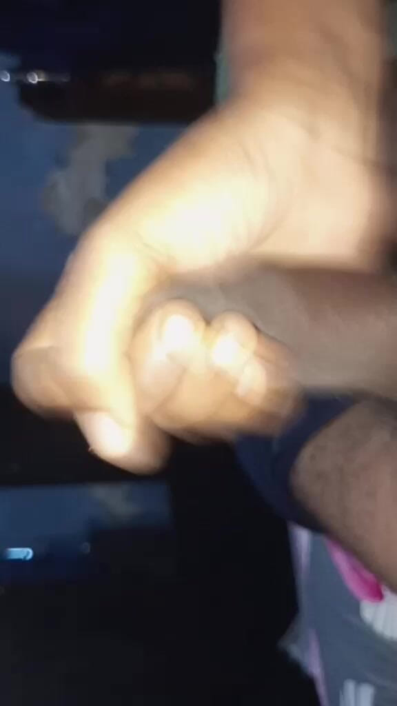 Saranya Ravi: Pomáhá mu masturbovat