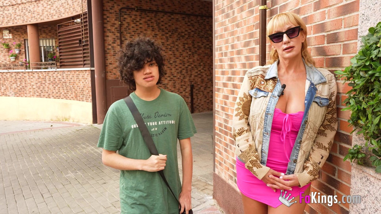 FAKings: 另一个西班牙继母在法金斯实现了她的幻想：维多利亚维拉火辣饥渴！