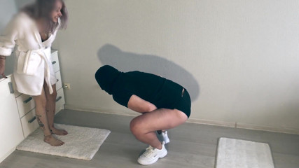 Amateur_fetish: Teen ballbusting 1 | angle 2