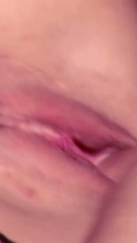 É precisamente porque mulheres bissexuais adoram diversão a três que todo mundo quer marcar suas bundas