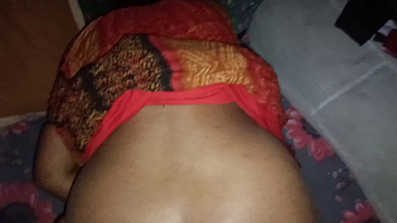 Roshalo Boudi: 孟加拉邦迪和她的丈夫狗式