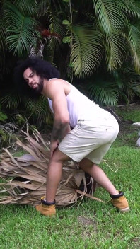 James Angel îl convinge pe Pai D de la Lolly Dames să o lase să-i facă rim!
