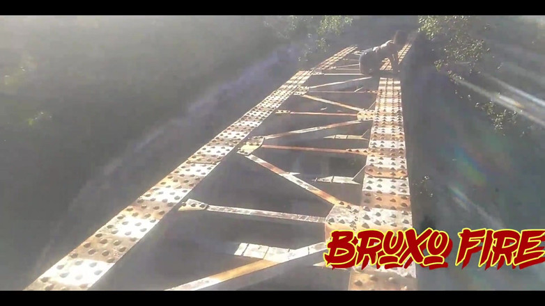 Bruxo fire: Bombomd4 wilde neuken op de brug ... De bewakers kwamen aan!!...