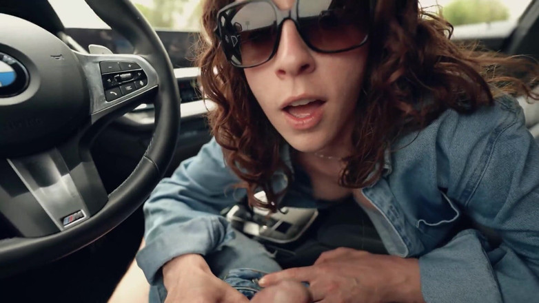 Tate: Horny Hitchhiker Give with Her Mouth for the Ride