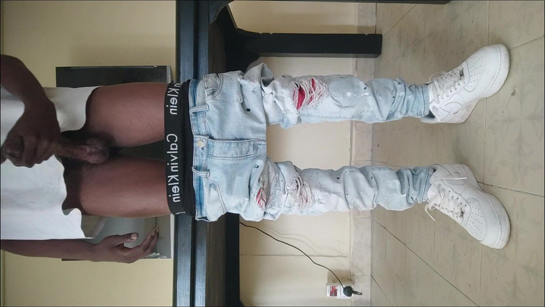 Gay black steel Africa: Negro con enorme polla en ropa callejera, paja y semen (4)