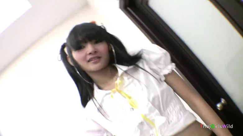 Thai Girls Wild: Sexy Thai teen receives messy facial