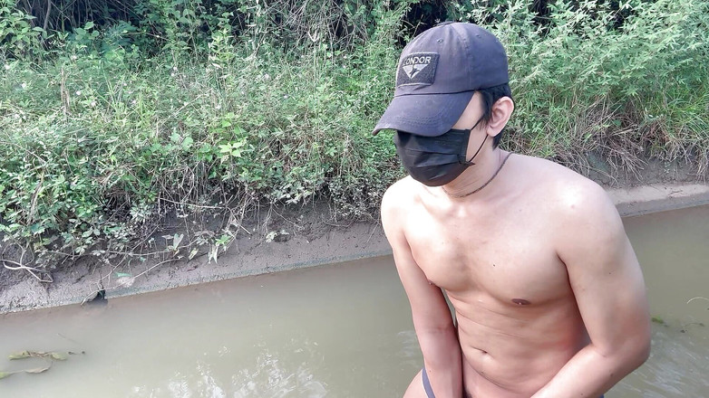 SinglePlayerBKK: Sborro aspettando il mio amico di pesca.