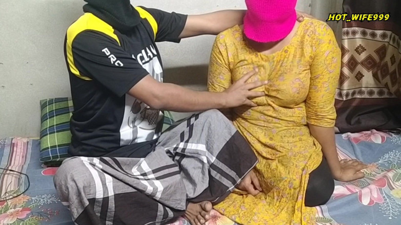 Hot_wife999: Une villageoise desi mariée se fait baiser par son mari...
