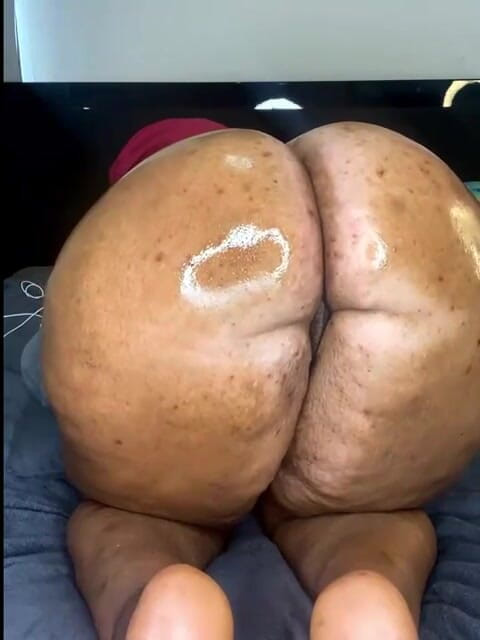 Big black clapping booties: Jack off to Extremely Great, Episode 1039