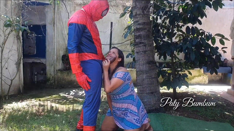 Paty Bumbum: Cospley Alex Lima 크고 두꺼운 수탉의 거미