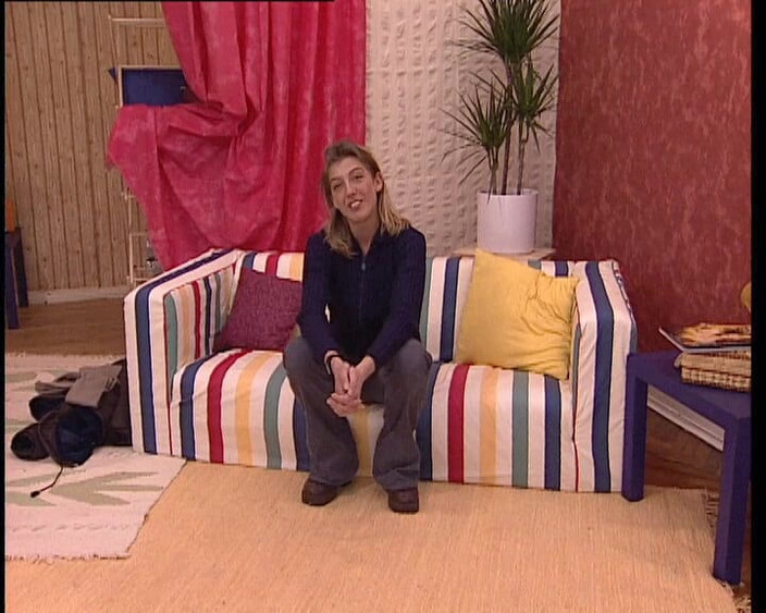 YOUR FIRST PORN: Empática Patrizia se afeita el coño suave