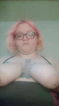 BBW grasă amputată jucându-se cu sânii ei uriași - Amator în slow motion