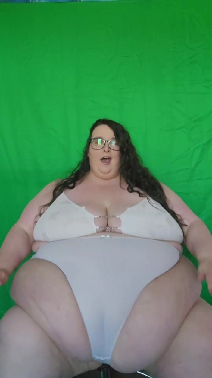 SSBBWLadyBrads: Probare de chiloți albi cu zeița SSBBW