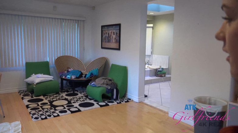 ATK Girlfriends: Rosalyn lutscht großen schwanz und reitet ihn hart