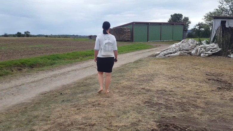 Yvette xtreme: Dirty barefoot walk with Yvette Costeau