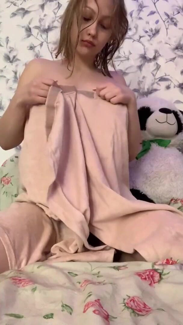 SashaSweet69: Naked masturbating pussy