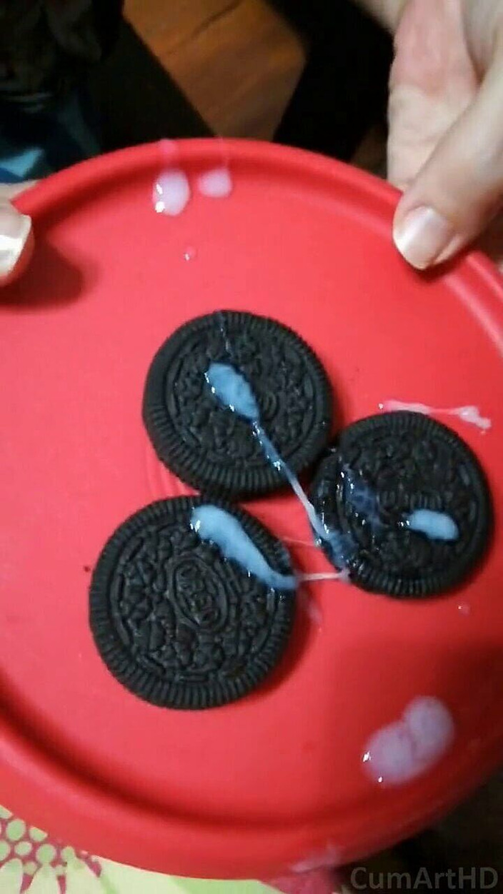 TheArtOfCum: ¿Tiene leche? Oreos y semen - semen en la comida 1