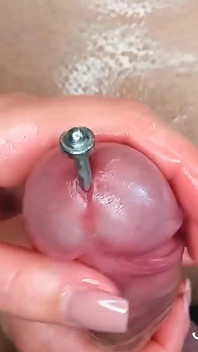 Bloccando lo sperma nel cazzo orgasmico pulsante