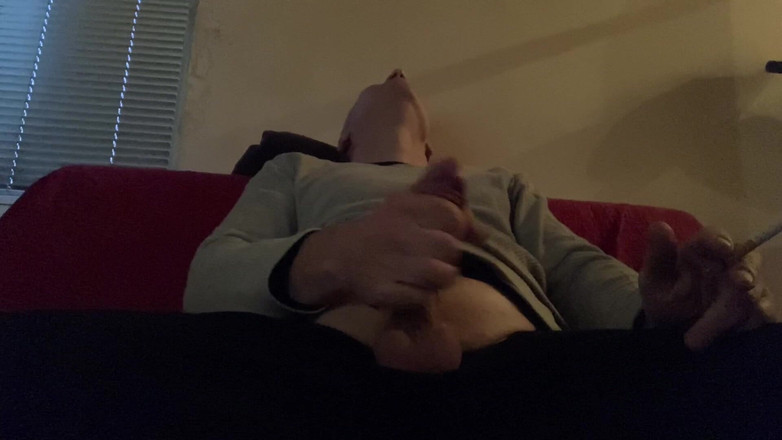 Alex Igogo: Fumando e se masturbando