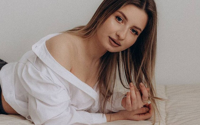 theBLADD: Sal con ella en la vida real. No es una...