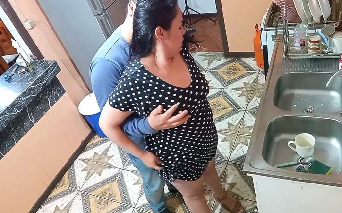 BBW Kelly Mom: Šukání mezi hrncem a pánvemi: horká kuchyň"