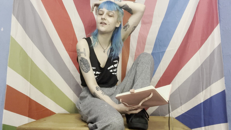 Alice Bean: Fetish q dan a si cewek biseksual lagi asik mengendus...