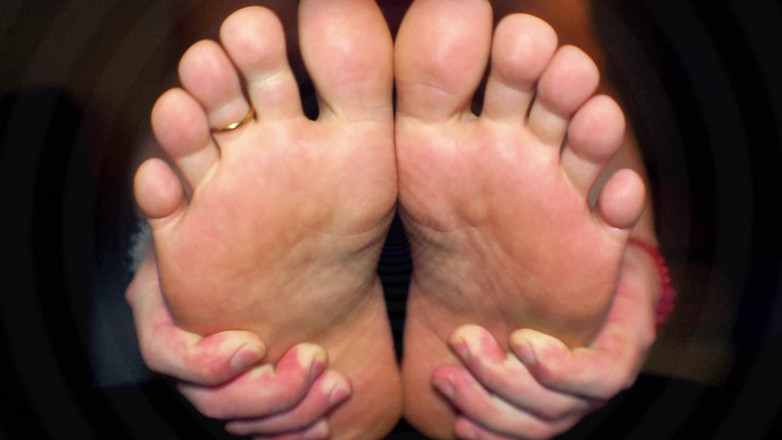 CashmasterAngel: 私の足はあなたに快感を与える