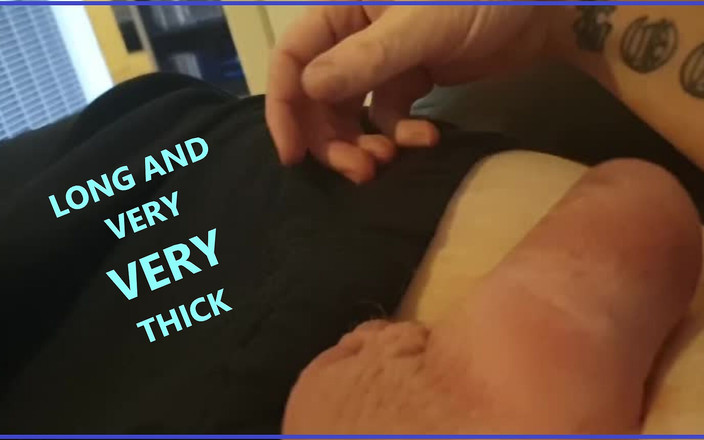 Jax harvey: Velmi tlustý pták s obrovským nesestříhaným čůrákem hraje a závidí svému...