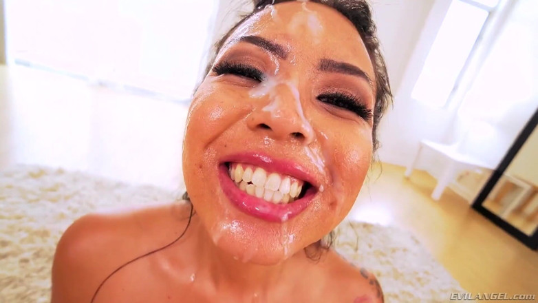 Darkko: Playful brunette with big tits giving boobjob and bj gets...