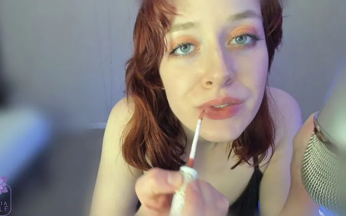 Dahlia Wolf: ASMR sweet lip gloss kisses