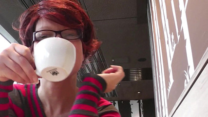 Popp Sylvie: Minha buceta nua no restauraunt