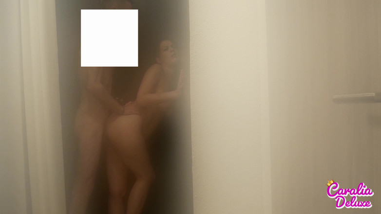 Caralia Deluxe: Ze spolubydlícího se vyklube majitel nevěstince!