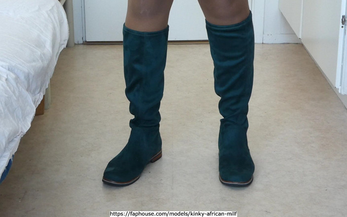 Kinky African MILF: Meine Neuen Dunkelgrünen Stiefel, Teil 1 (21:48)