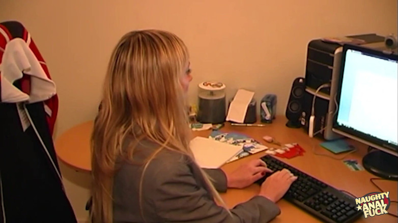 Naughty anal fuck: Kencan pertama gadis erotis rambut pirang ini nggak malu-malu untuk...