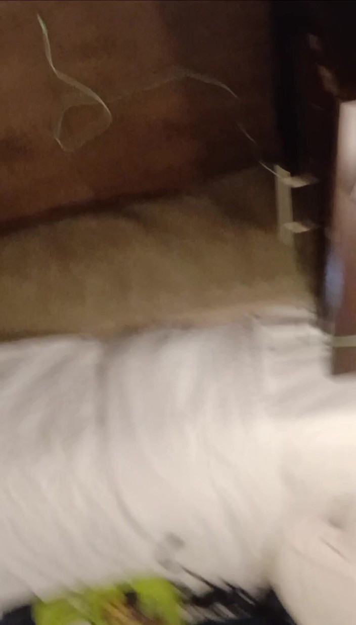 Mason D asseater: La ragazza nera gioca con il culo la figa e...