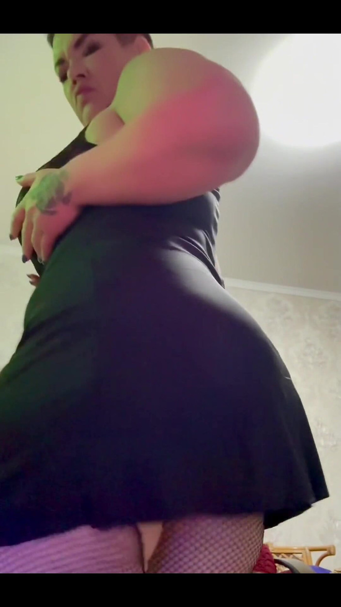 KarmenMilf: Aimes-tu cette nouvelle tenue ?