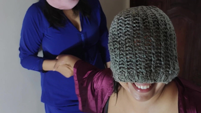 Arabic lesbian: Awek lesbian Arab mengongkek awek montel pepek saya dengan pantat...