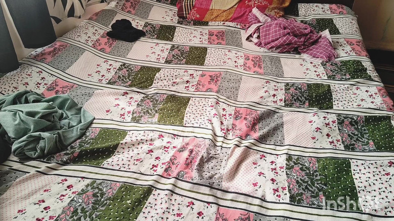 Desishycouple: Aku menyetubuhi istri temanku.