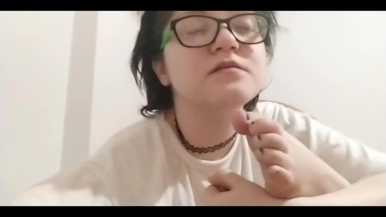 Anerisamp: Double Amputee Sucks Her Foot Foot Fetish